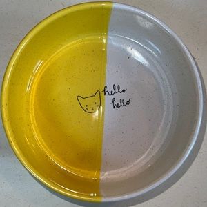 “hello, hello” yellow and white speckled kitty bowl